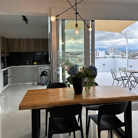 Lägenhet Luxury Penthouse With Panoramic View Nicosia